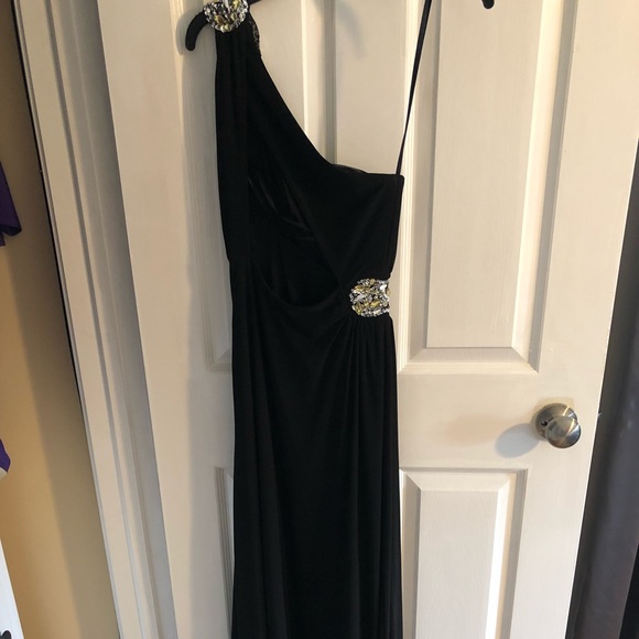 Black One Should Evening Dress - Picture 2 of 5